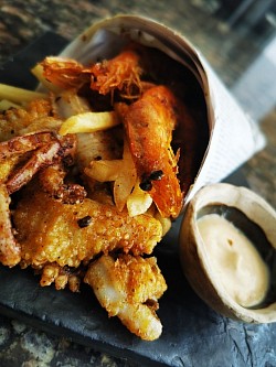 Squid & Prawn with frites